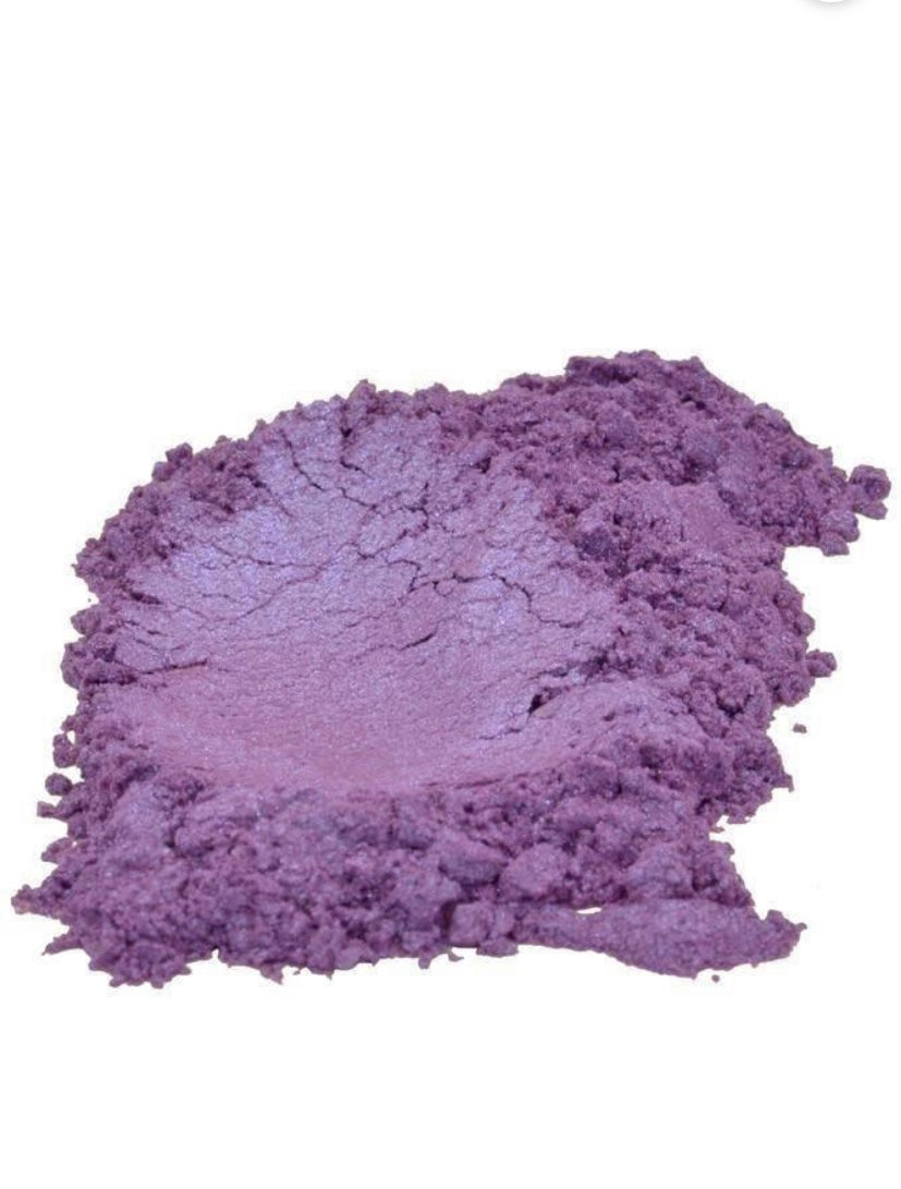 Make a Statement with Indigo Glow Violet Loose Powder Eyeshadow